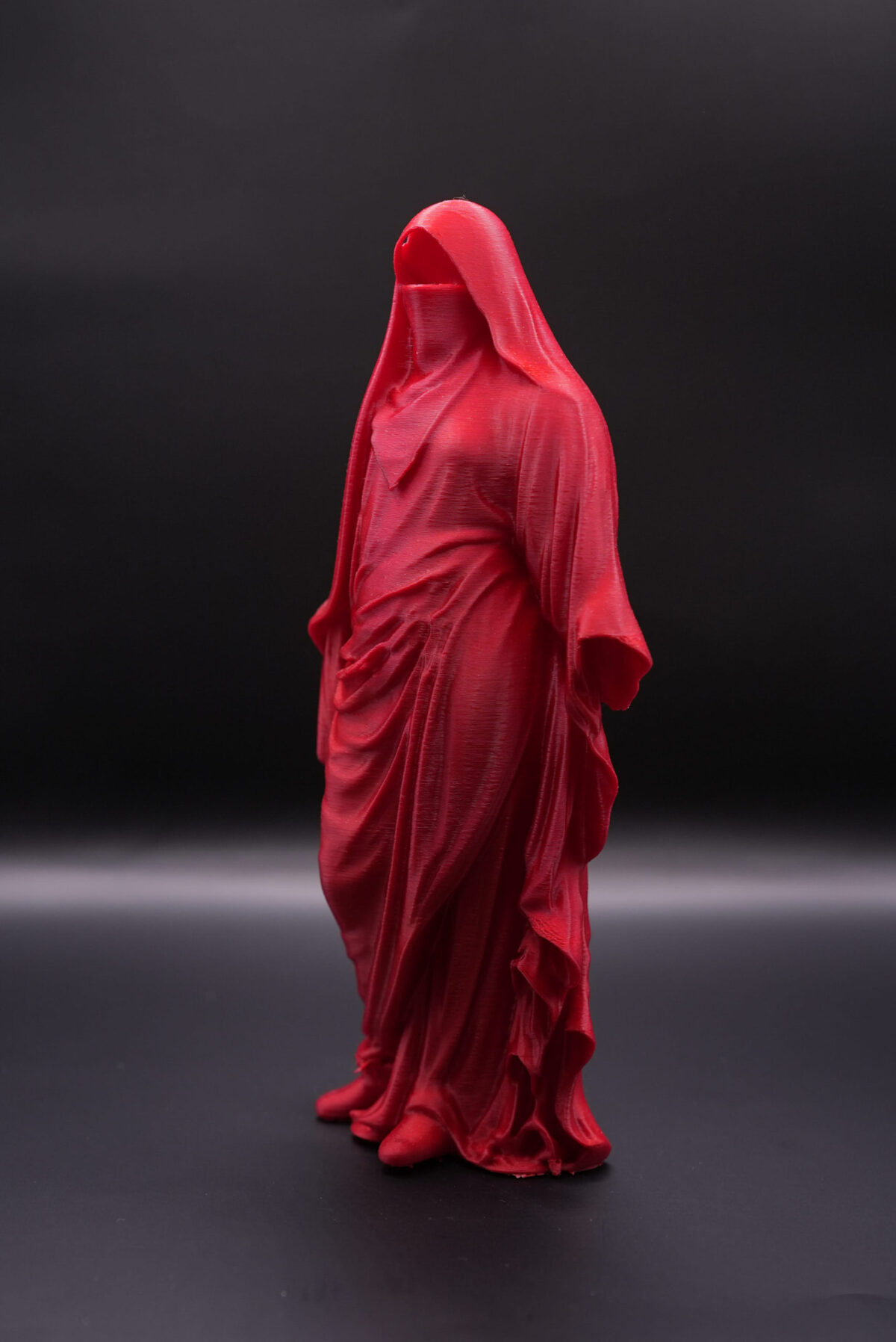 Statue Femme Hayek Jebli – Hommage Émotionnel au Patrimoine du Nord Marocain (25 cm)